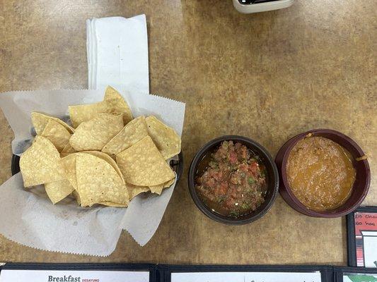 This is how they start you off chips, salsa, and like a bean dip