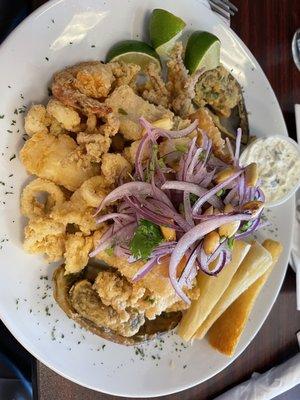 Fried seafood platter (Jalea)