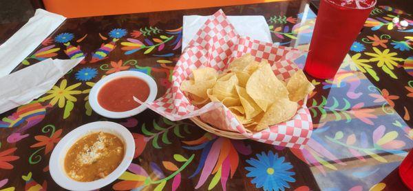 Chips, Salsa and bean dip