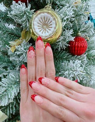 Holiday red chrome nails with pearls