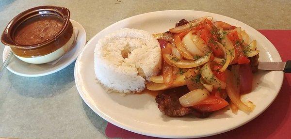 Bisteck Encebollado with a side order of red beans.