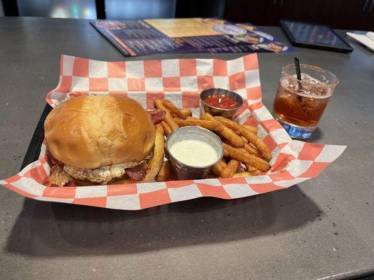 Raptor Burger & fries