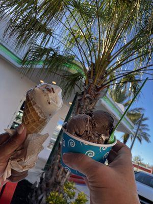 Butter pecan  and chocolate crunch in the cup .