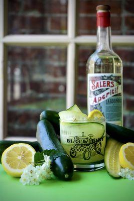 Cucumber Refresher
Salers Aperitif | Hazy IPA | fresh muddled cucumber | fresh lime juice