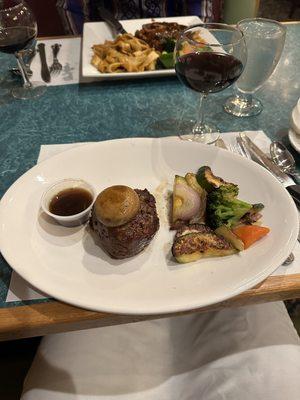 The 8 ounce Filet Mignon, with au jus.