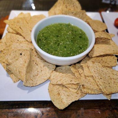 Salsa and Chips.... tasted lime and cilantro(?).....