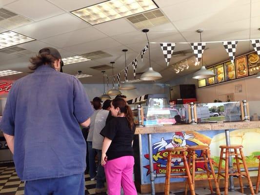 A line at a gas station restaurant is a good sign. :)