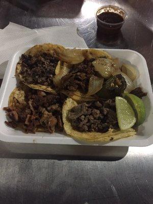 Mini Tacos: tripa, pastor, bistec, cabeza