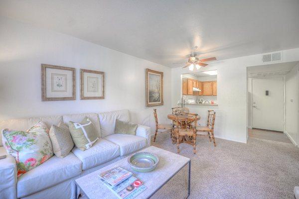 Living room / dining room