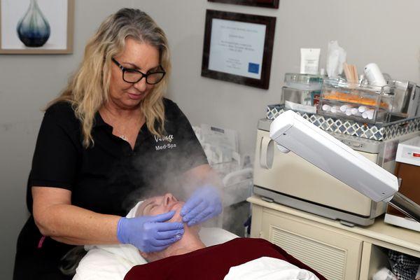 Facial Steam before extractions