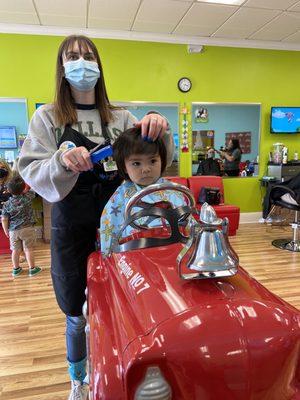 Madi cutting Baby N's hair :) #Twinsies