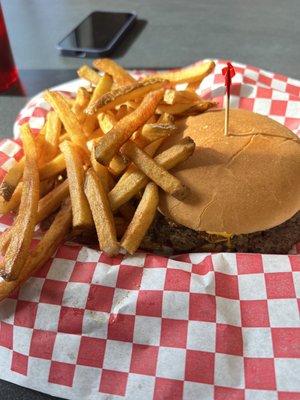 Chili cheese burger w/fries