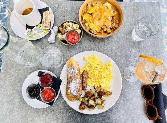 Easter Brunch Menú- The Coaster & Meat Lover's Brekkie Bowl, along with Orange Wine Mimosa