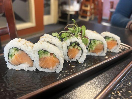 Salmon roll