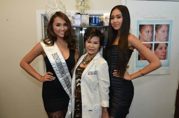 Estela with the pageants ladies.