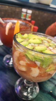 Coctel de canarones and michelada