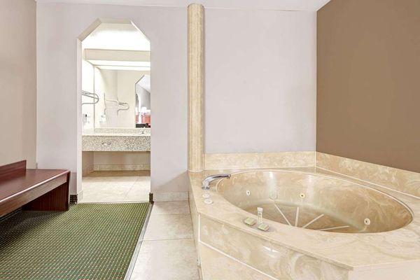 1 King BedJacuzzi Suite