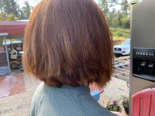 Hair DOES NOT look like photo & is NOT styled in any way shape or form.