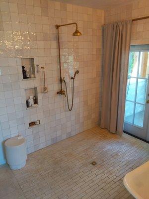 Open shower with heated floor