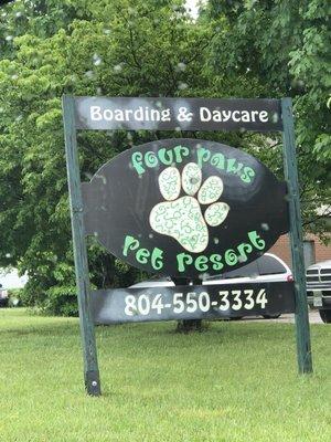 Four Paws Pet Resort