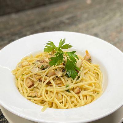 Linguine with White Clam Sauce