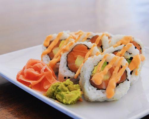 Spicy salmon roll