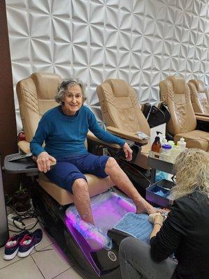 GG age 87,  gets a pedicure!!