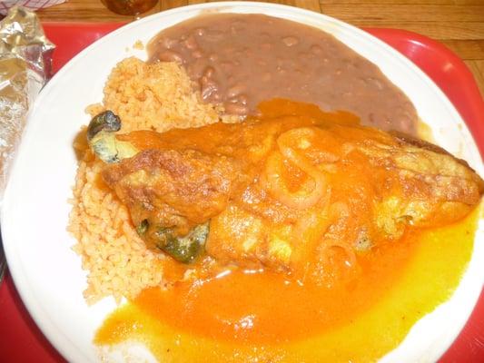 Take note: this chile relleno plato is NOT covered in nasty cheese!