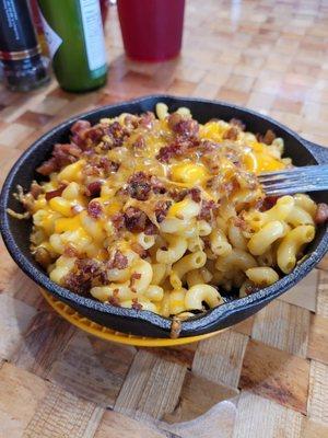 Bacon Mac and Cheese Skillet