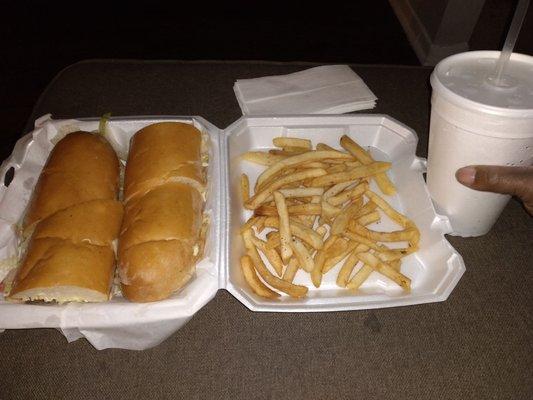 Spicy cheeseburger Po'Boy combo was very delicious and full filling, fries were crispy and hot... Good menu for kids and seafood lovers.