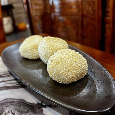 Crispy sesame ball with red bean filling