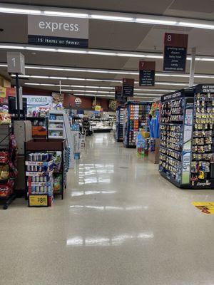 Clean, but only one lone cashier @ Safeway in Newport.