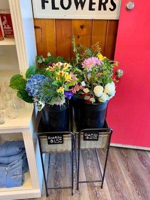 I'm a hurry? Blooms offers Fresh Grab & Go bouquets daily.