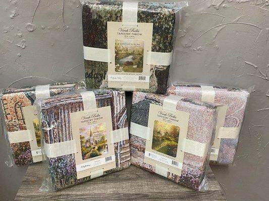 Sympathy blankets and throws make a great keepsake, as they are a reminder of your loved one that will last far beyond flowers.