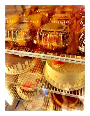 Flans & BDay Cakes. Mexican /Guatemalan Bakery. In Small Plaza w/Parking block from Kimball Brown CTA Station.Nice Service!Fresh Pastries!