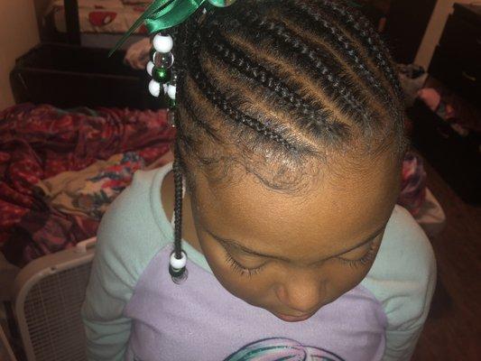 Kids ponytail with beads