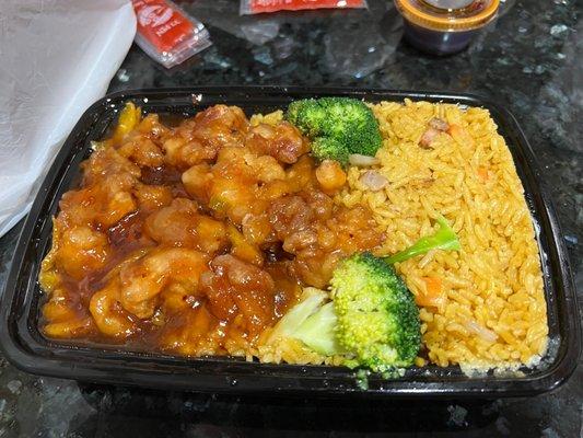 Orange chicken dinner combo. Bomb. (December 2021)