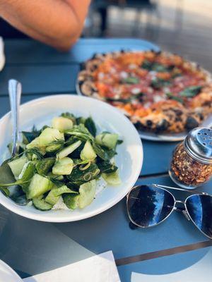 Rosso Pizza, melón and cucumber salad