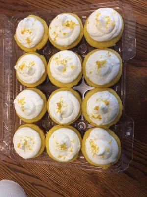 Oh my gosh!!! The smell of these lemon cupcakes is incredible!!!!!