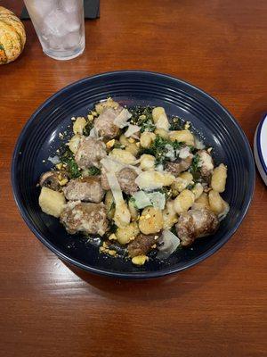 On fried gnocchi with white wine, mushrooms and kale.