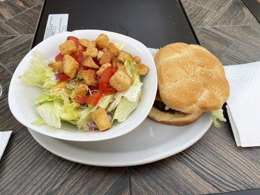 Summit burger and super good tomatoes !