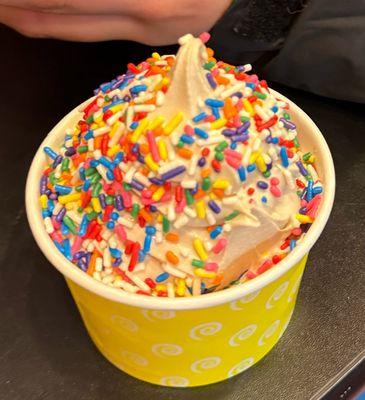 Small maple crème soft serve with sprinkles.