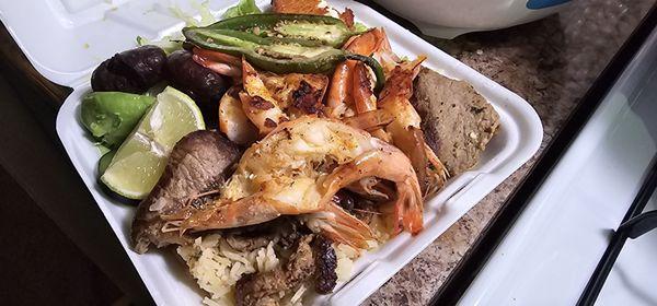 Asada y Camarones (Shrimp and Flank Steak) plato