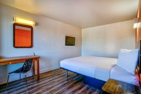 Motel Hesperia CA Single King Suite