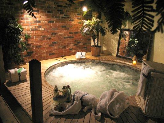 Hot Tub (Fall, Winter only)