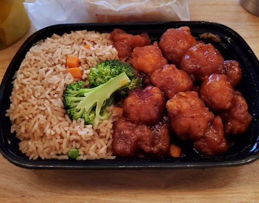 C17 General Tso's Chicken to go order.