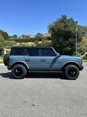 Ford Bronco with the new wheels and tires from Chucks.