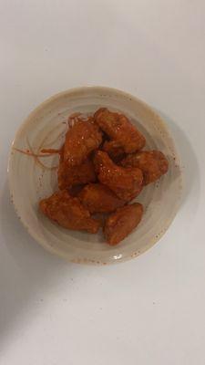 Buffalo wings (8)