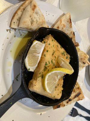 Fried cheese with lemon, olive oil, spices and pita