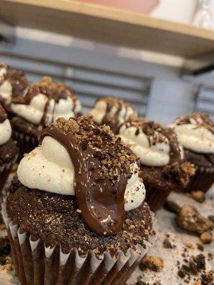 Chocolate cupcakes made w dark chocolate and cookie crumble toppings